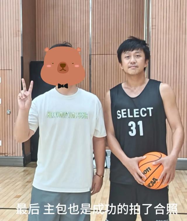 就已经大汗, 体育馆打篮, https